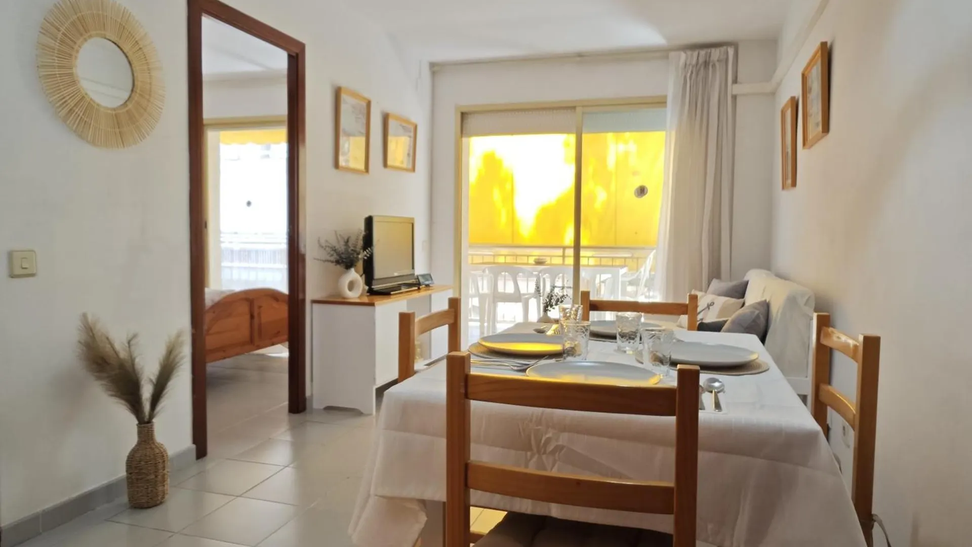 Reina Apartment 150M To Beach With Pool And Balcony Near To Portaventura Salou