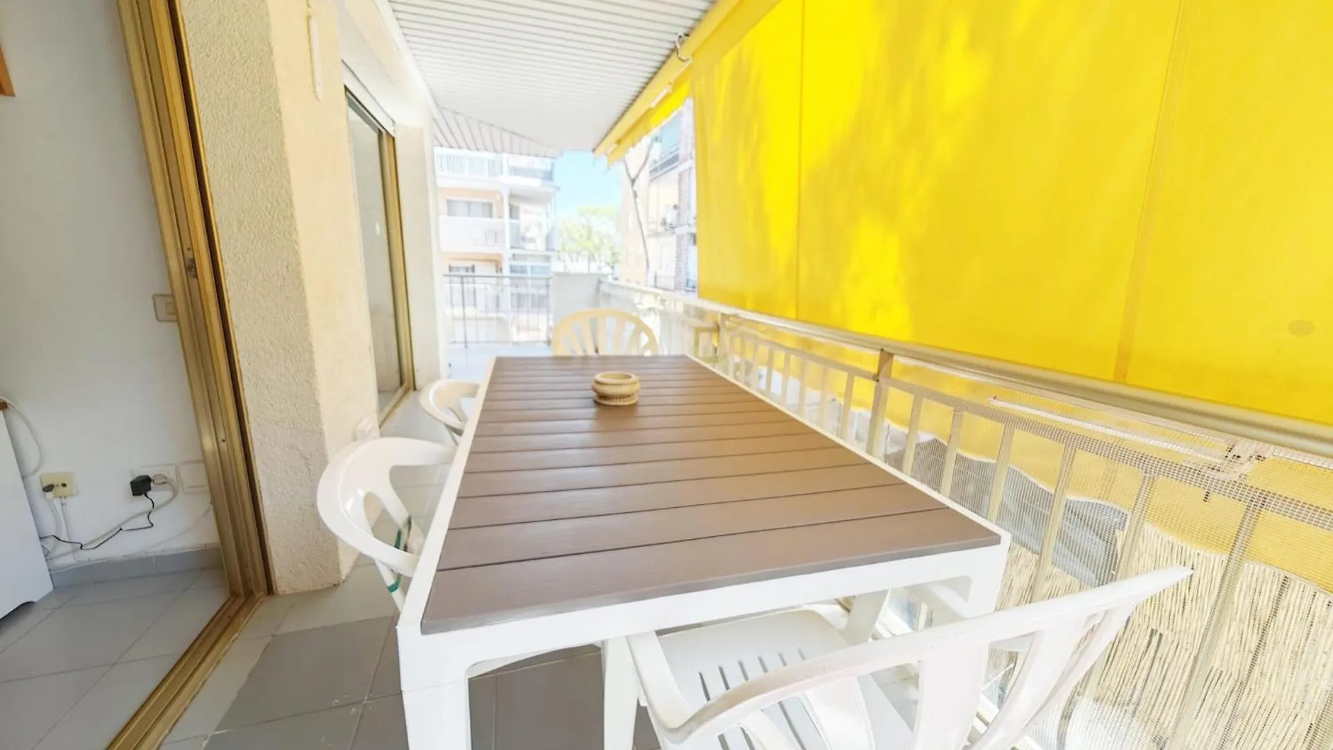 Reina Apartment 150M To Beach With Pool And Balcony Near To Portaventura Salou